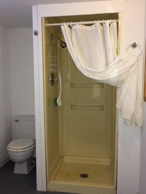 Bathroom (Lower level) - 922 Cayton St