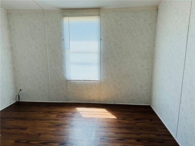 Building Photo - 5389 Riverview Dr