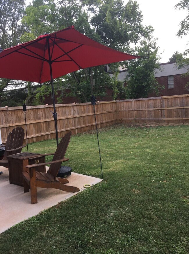 Backyard/patio (chairs-umbrella not included) - 4 Lincoln St