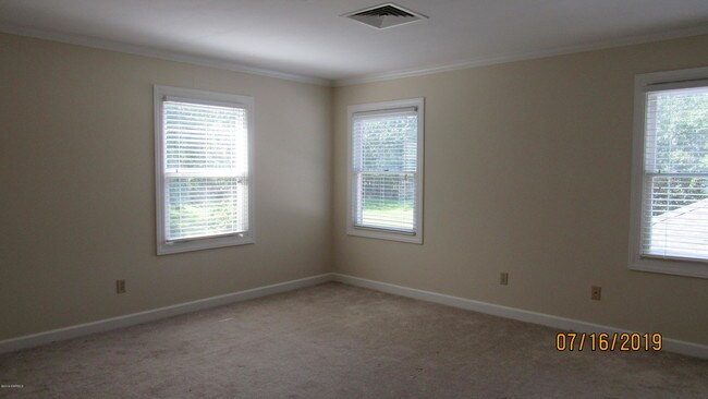 Building Photo - 950 Northwood Commons Dr