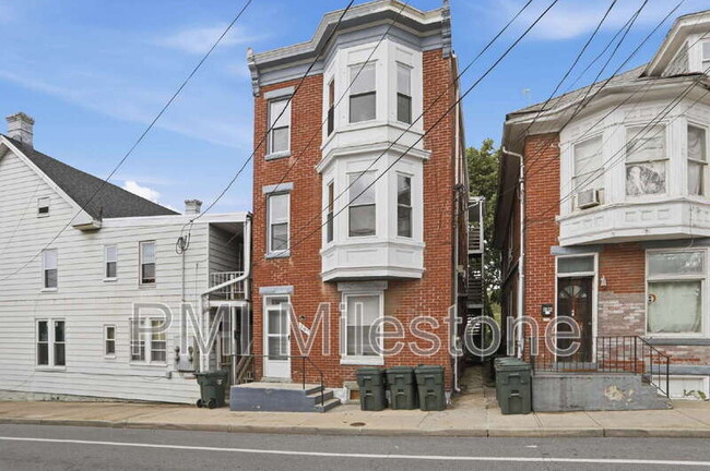 Building Photo - 207 N Mulberry St