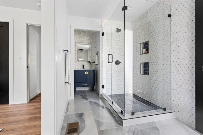 Building Photo - 6501 Thomas Springs Rd