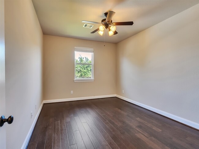 Building Photo - 5342 Tyler Park Ln