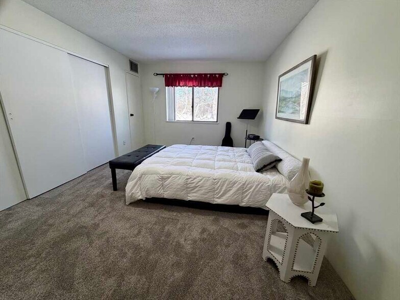 Building Photo - 15 Village Way