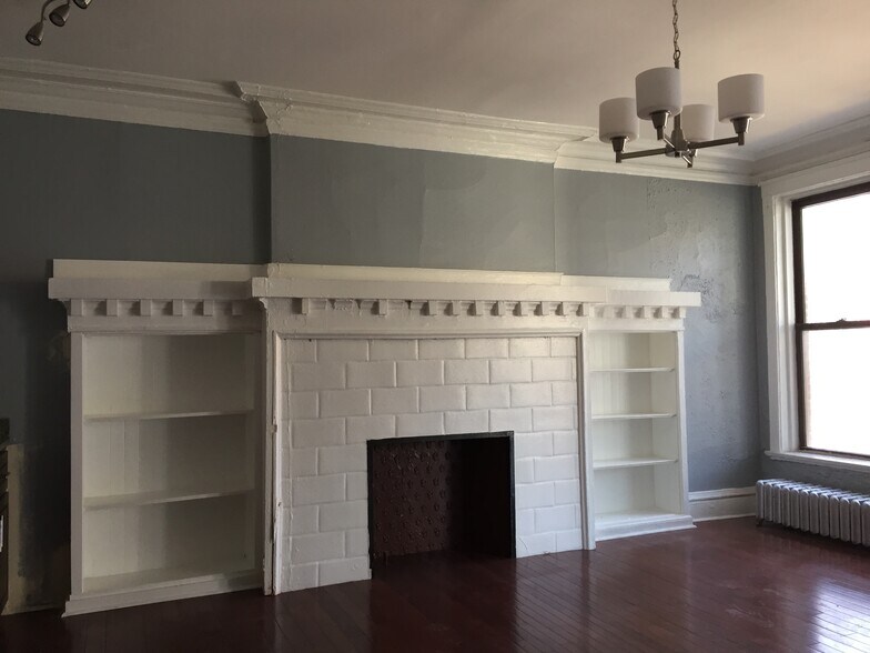 Building Photo - 5131 S Ingleside Ave