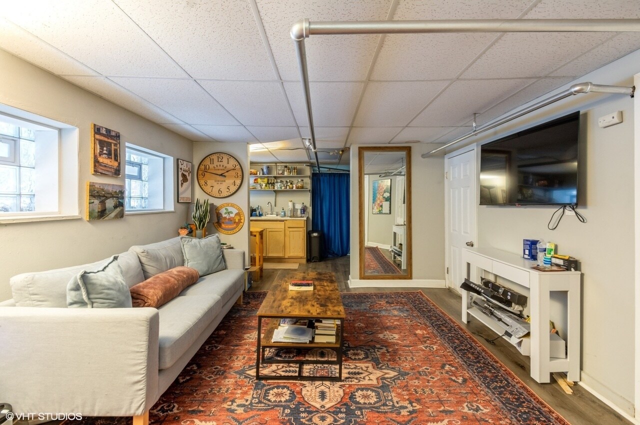 Building Photo - 3021 N Davlin Ct