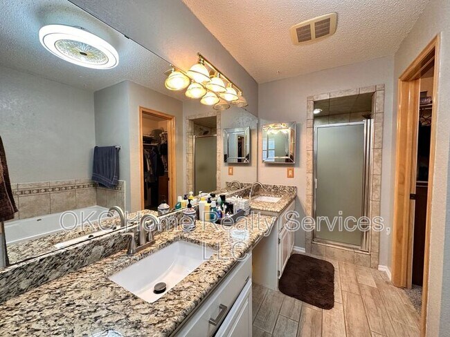 Building Photo - 17316 Valley Crst