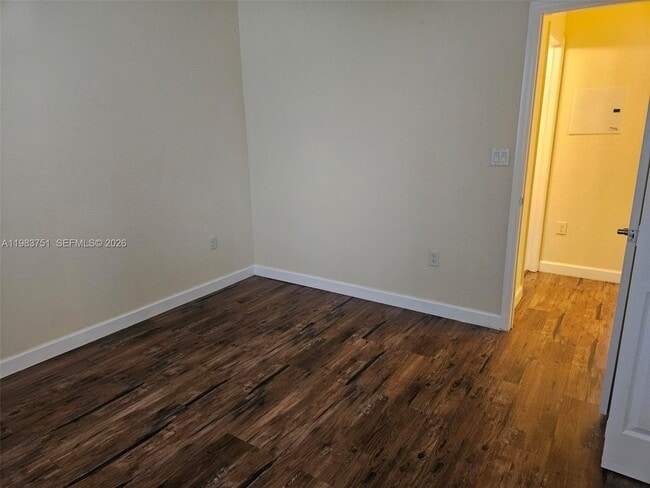 Building Photo - 142 SE 28th Ter