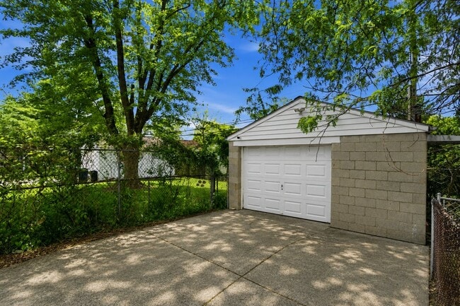 Building Photo - 3267 Walmar Dr