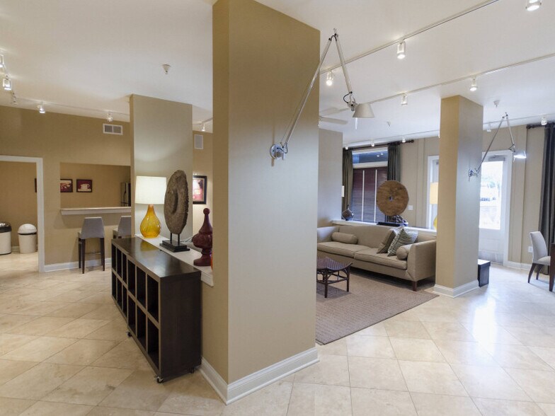 Building Photo - 765 Walker Sq