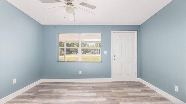 Building Photo - 563 6th St