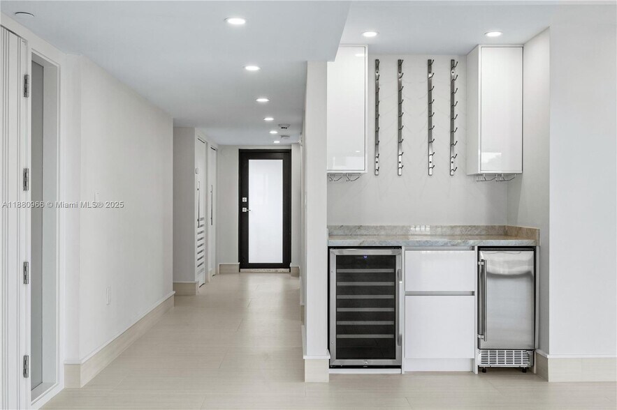 Building Photo - 700 Coral Way
