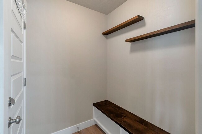 Building Photo - Available Now | American Fork, UT | 5 Bed | 3 Full Bath | Single-Family Home
