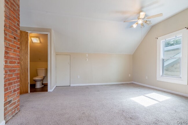 Building Photo - 325 S Midler Ave