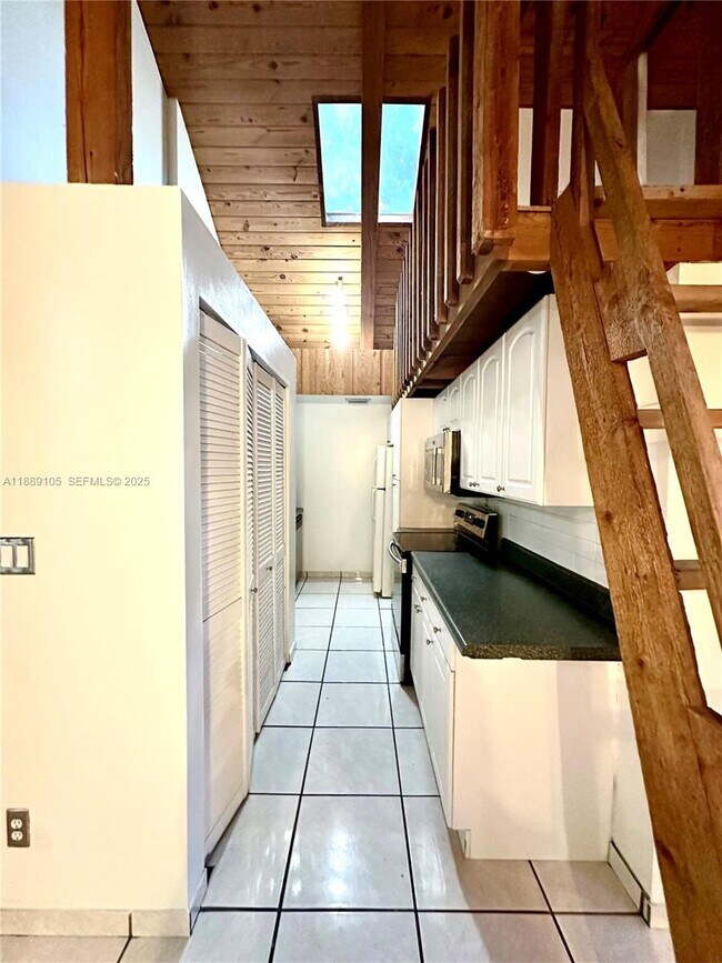 Building Photo - 497 N University Dr