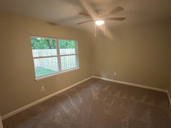 Building Photo - Welcome to this beautifully remodeled 2-bedroom duplex located in Alachua, conveniently situated ...