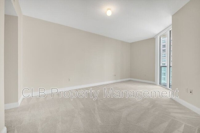 Building Photo - 241 Riverside Dr