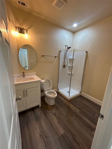 Building Photo - 200 Oak St