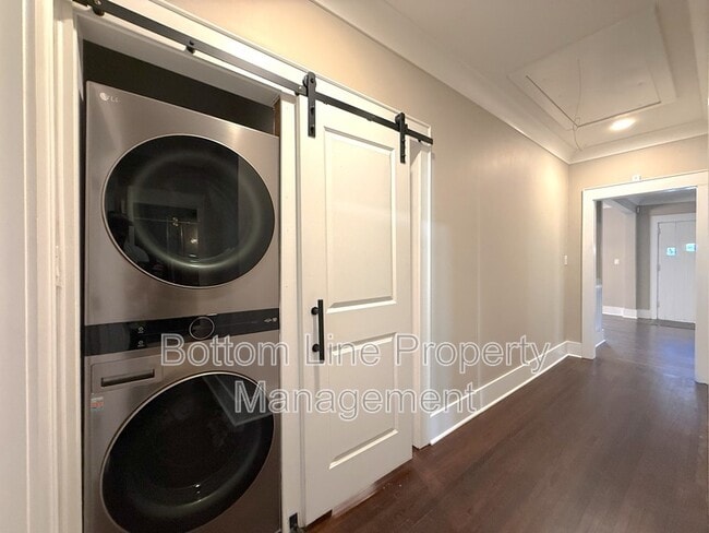 Building Photo - 621 S Summit Ave