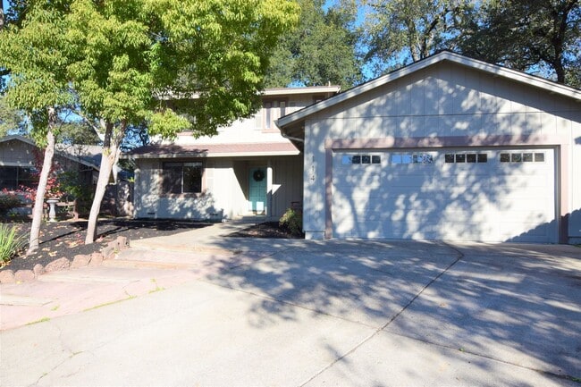 Building Photo - Beautiful 4bd/ 2.5 ba House