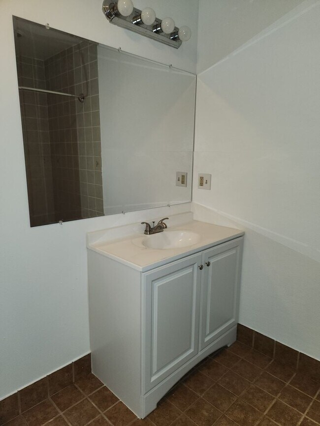Building Photo - 3bed 2bath House