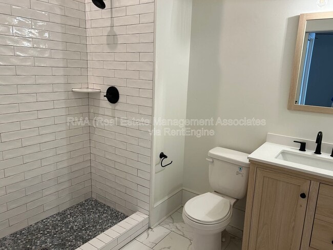 Building Photo - 215 Main St