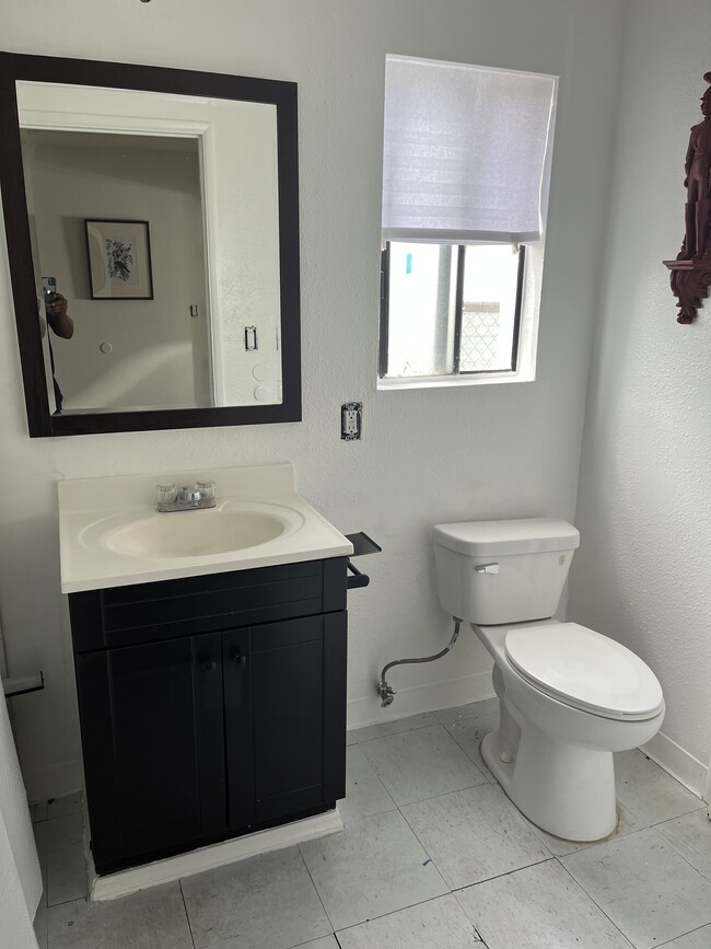 bathroom - 2228 1/2 S Ridgeley Dr