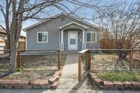 Building Photo - Updated Home in Sunnyside!