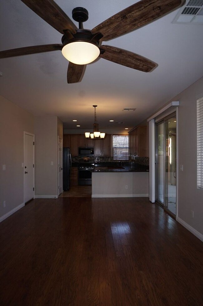 Building Photo - Beautiful Four Bedroom Home in Mountain`s Edge.