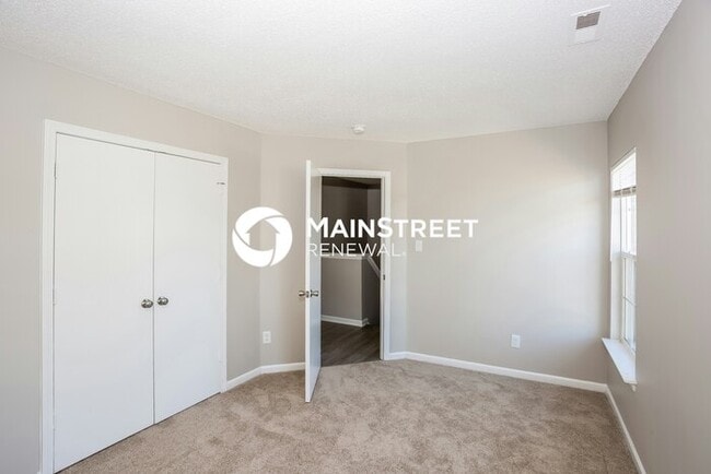 Building Photo - 4 Bedroom Pet-Friendly Home in Charlotte, ...