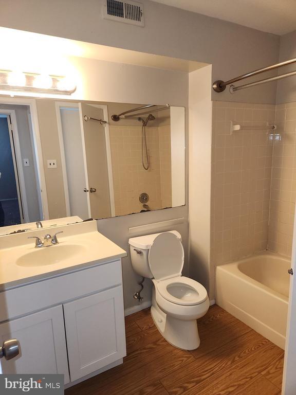 Building Photo - 392A Delancey Pl
