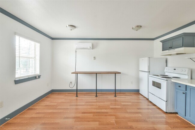 Building Photo - 5320 Polk St