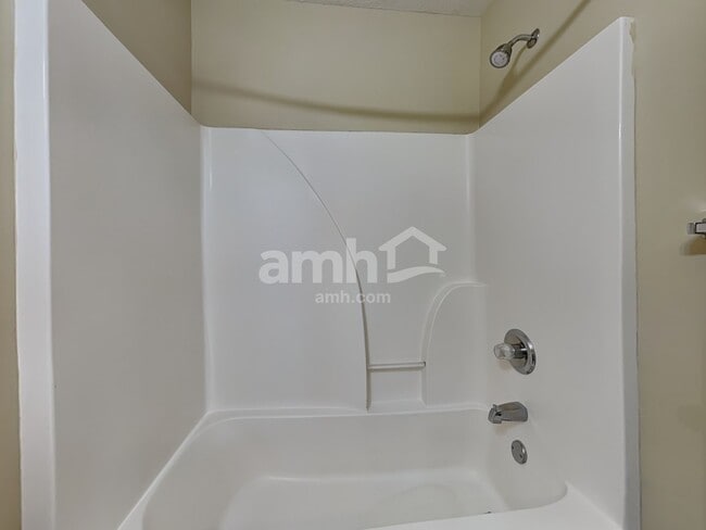 Building Photo - 637 Ellen Dr