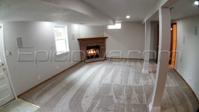 Building Photo - 1108 Crestview Dr SE