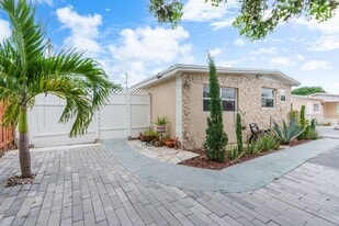 Building Photo - 201 NE 28th Ct