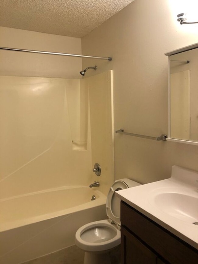 Building Photo - Eastside Iowa City Apartment close to Dini...