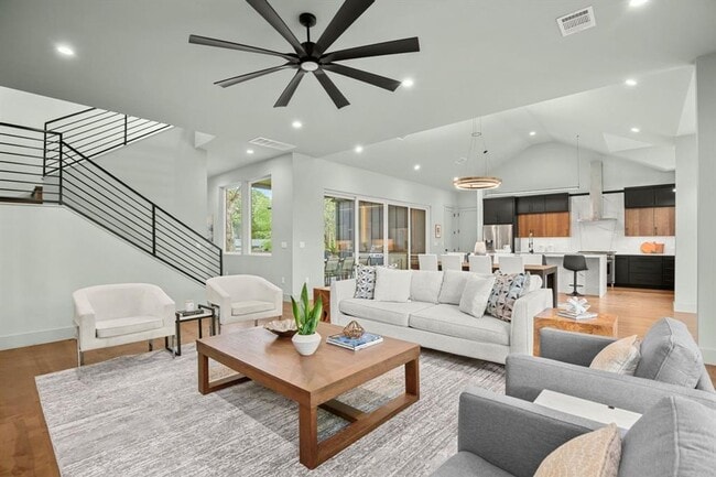 Building Photo - Stunning South Austin Oasis