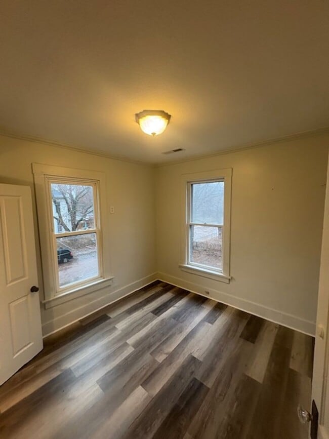 Building Photo - 723 W Armstrong Ave