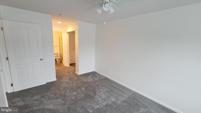 Building Photo - 1402 Waters Edge Dr