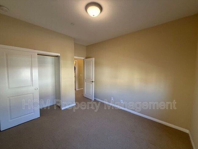 Building Photo - 105 Gemstone