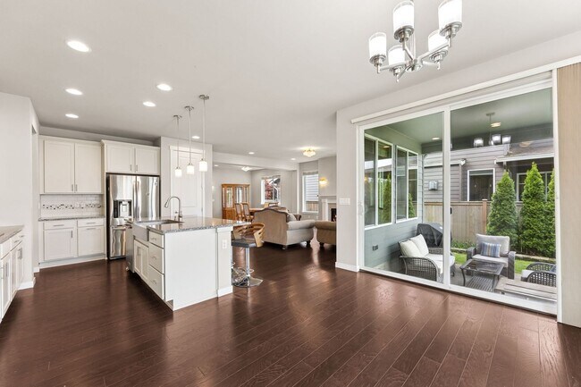 Building Photo - Perfect and Picturesque and Furnished!