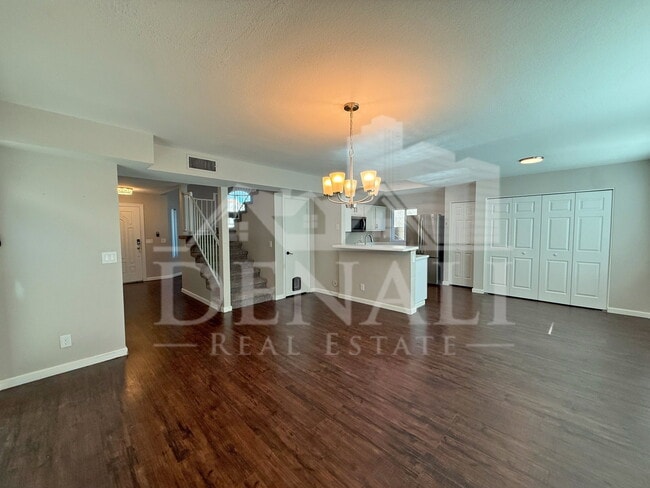 Building Photo - 1114 S Surfside Dr