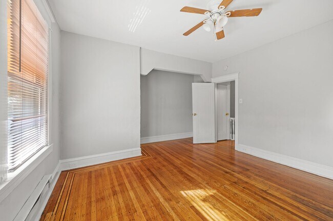 Building Photo - 1609 W Nedro Ave