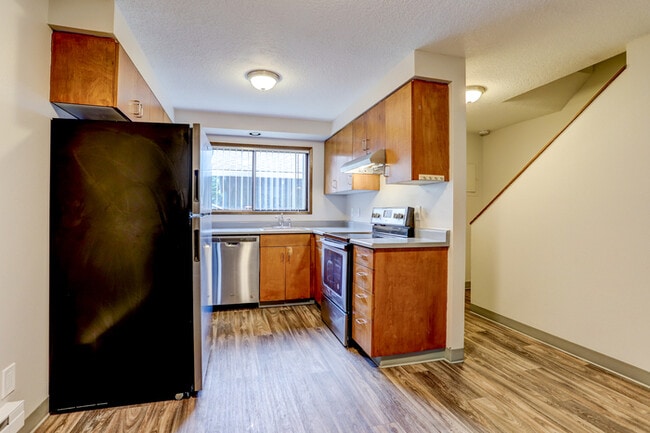 Building Photo - We have the 2 bed/1.5 bath you’ve been wai...
