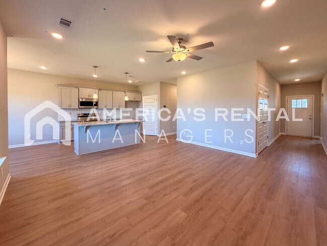 Building Photo - DEPOSIT PENDING!!! - Brand New Three Bedroom Hudson Plan for Rent in Tuscaloosa! Sign a 13-month ...