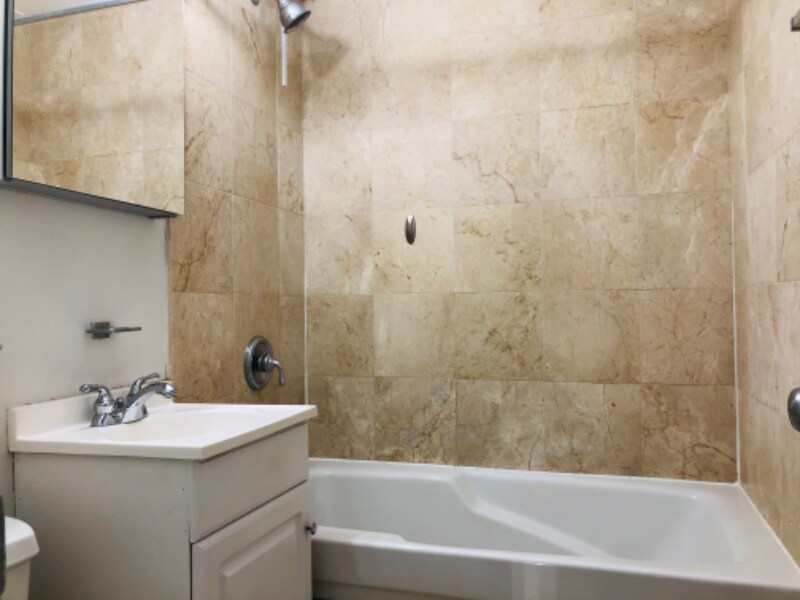 Building Photo - 2620 W Catalpa Ave