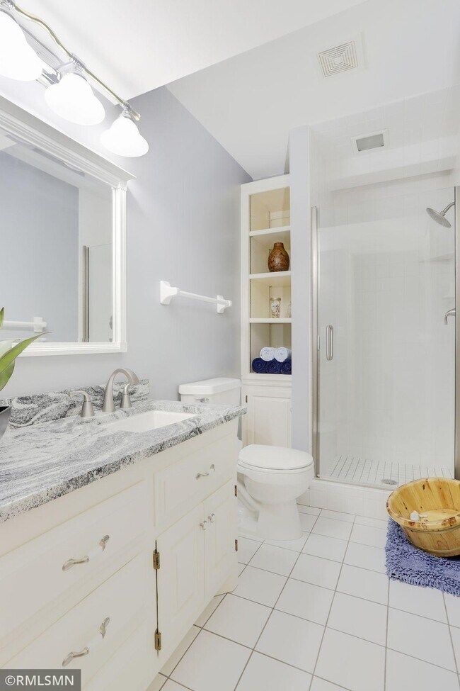 Building Photo - 14888 Pondview Cir
