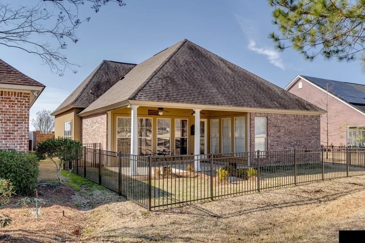 Building Photo - 110 Maison Dr