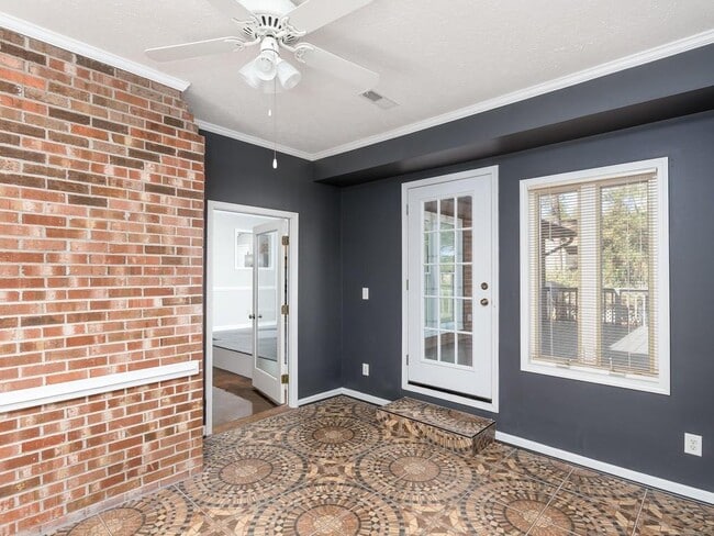 Building Photo - 753 Daphne Ln