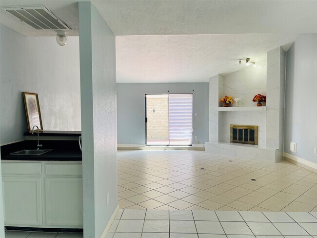 Building Photo - 6823 Songbrook Dr